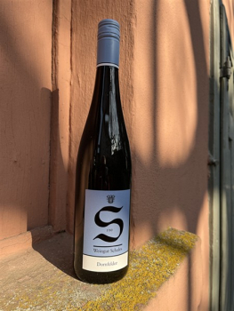 Schales Dornfelder Rotwein