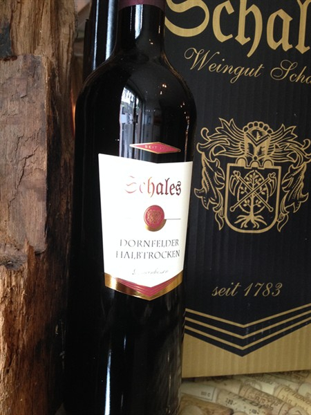 Schales Dornfelder Rotwein halbtrocken